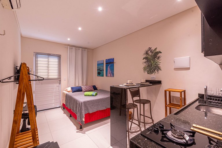 Novo e Mobiliado c/ Cozinha + Estacionamento + ArCond, 100M