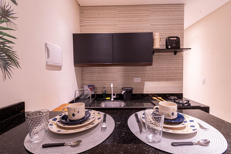 Novo e Mobiliado c/ Cozinha + Estacionamento + ArCond, 100M