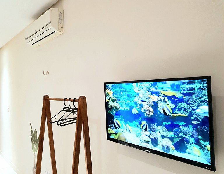 Novo e Mobiliado c/ Cozinha + Estacionamento + ArCond, 100M